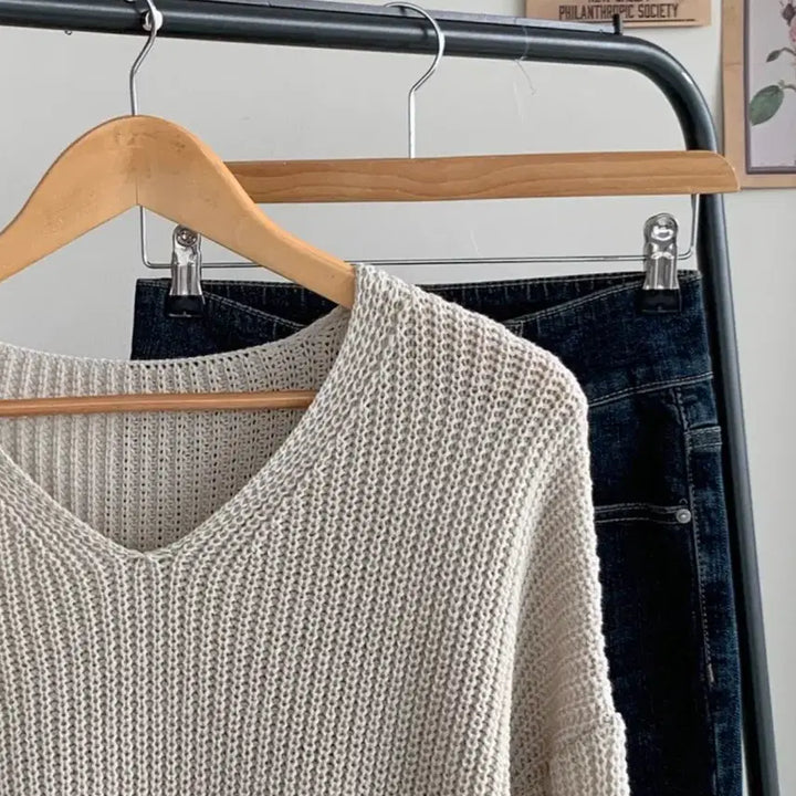 [BUNJANG] Romi Pastel V-Neck Crop Knit Sweater Oatmeal / 로미 파스텔 루즈핏 브이넥 크롭 니트 오트밀 색상