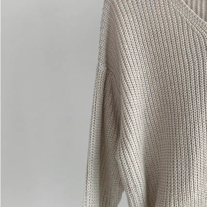 [BUNJANG] Romi Pastel V-Neck Crop Knit Sweater Oatmeal / 로미 파스텔 루즈핏 브이넥 크롭 니트 오트밀 색상