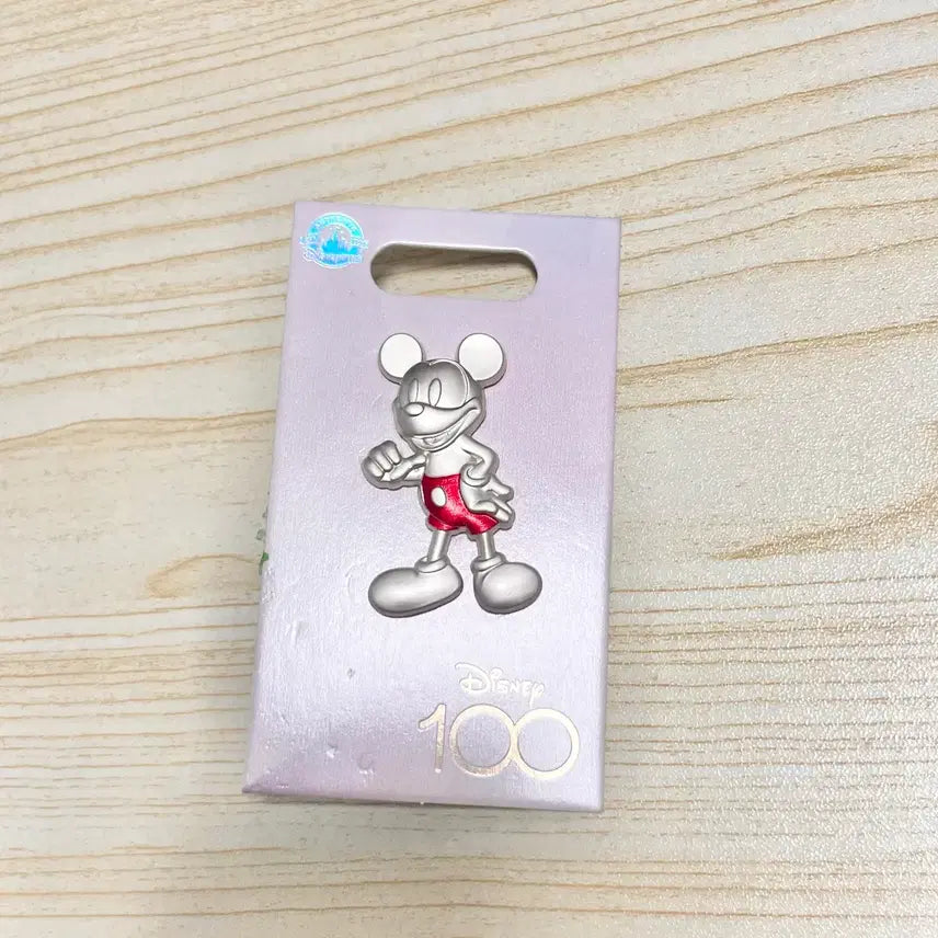 [BUNJANG] Hong Kong Disneyland Disney 100th Anniversary Mickey Mouse Pin Badge / 홍콩 디즈니랜드 디즈니 100주년 한정판 미키마우스 핀뱃지