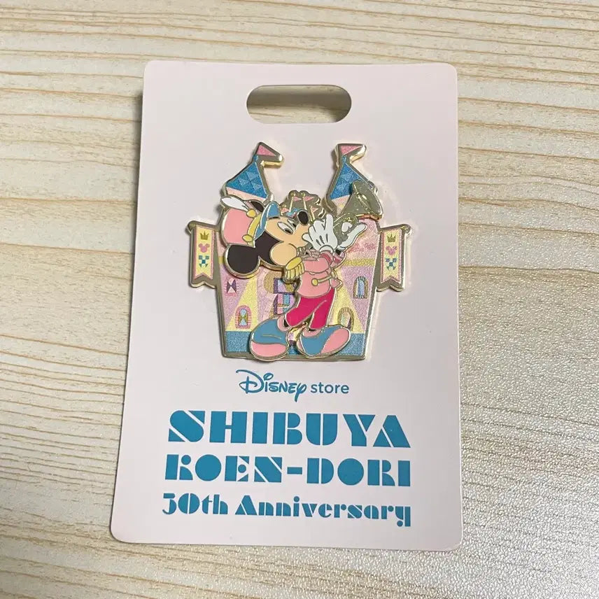 [BUNJANG] Disney Mickey Mouse Shibuya Store Limited Edition Badge / 일본 디즈니스토어 한정 미키마우스 뱃지