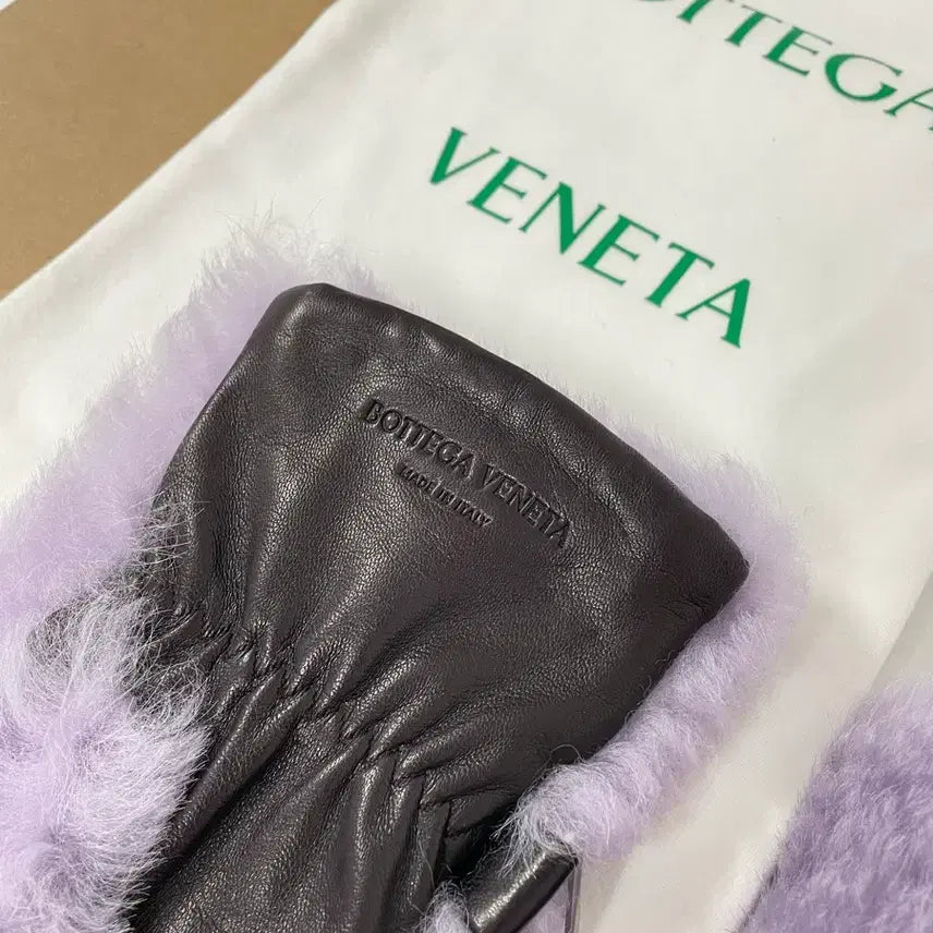 [BUNJANG] Bottega Veneta Teddy Shearling Leather Mittens Lavender / 새상품 보테가 베네타 테디 시어링 레더 벙어리 장갑 라벤더 컬러