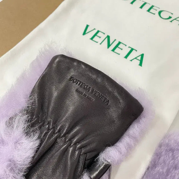[BUNJANG] Bottega Veneta Teddy Shearling Leather Mittens Lavender / 새상품 보테가 베네타 테디 시어링 레더 벙어리 장갑 라벤더 컬러