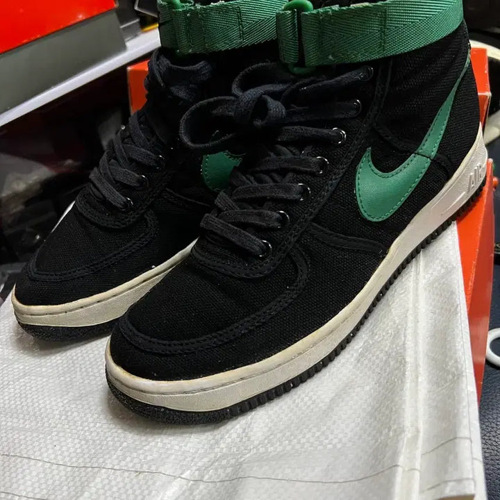 [BUNJANG] Nike Air Force 1 High CVS Sneakers / 나이키 에어포스1 하이 cvs 270