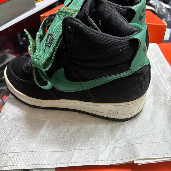 [BUNJANG] Nike Air Force 1 High CVS Sneakers / 나이키 에어포스1 하이 cvs 270