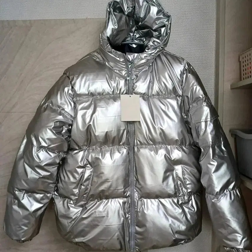 [BUNJANG] Glossy Padded Jacket (Silver) / 최종가새옷 실버 글로시 유광패딩 오버핏 110~ 남녀공용