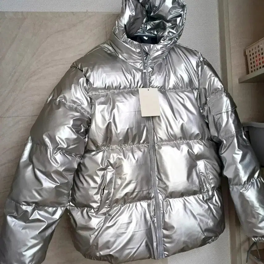 [BUNJANG] Glossy Padded Jacket (Silver) / 최종가새옷 실버 글로시 유광패딩 오버핏 110~ 남녀공용