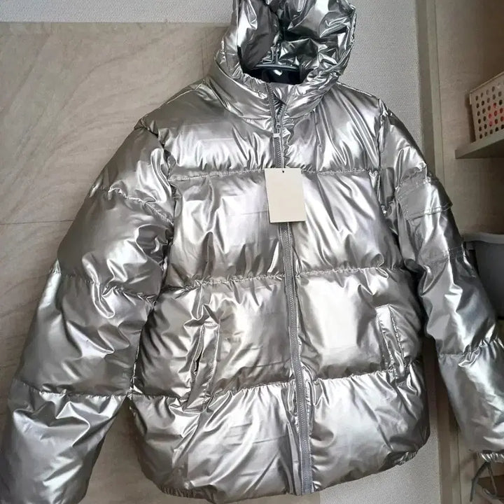 [BUNJANG] Glossy Padded Jacket (Silver) / 최종가새옷 실버 글로시 유광패딩 오버핏 110~ 남녀공용