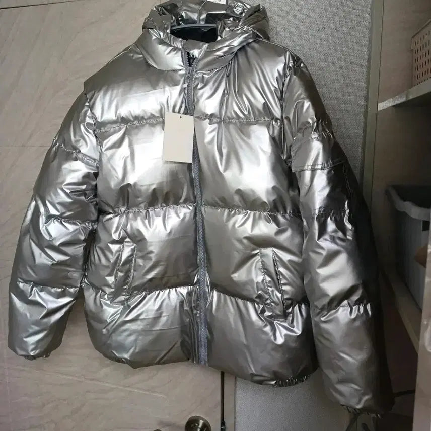 [BUNJANG] Glossy Padded Jacket (Silver) / 최종가새옷 실버 글로시 유광패딩 오버핏 110~ 남녀공용