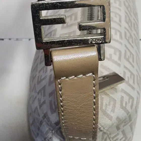 [BUNJANG] Fendi Small & Large Shoulder Bag / 펜디 스몰 숄더백과 라지숄더백 등