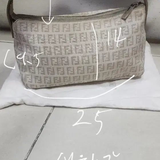 [BUNJANG] Fendi Small & Large Shoulder Bag / 펜디 스몰 숄더백과 라지숄더백 등