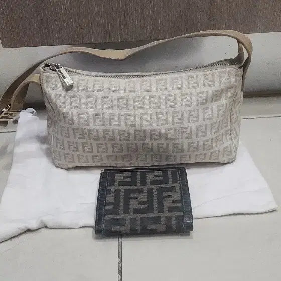 [BUNJANG] Fendi Small & Large Shoulder Bag / 펜디 스몰 숄더백과 라지숄더백 등