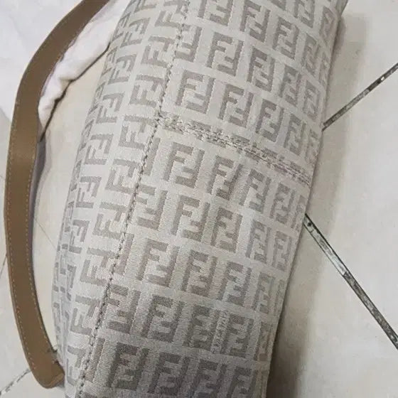 [BUNJANG] Fendi Small & Large Shoulder Bag / 펜디 스몰 숄더백과 라지숄더백 등