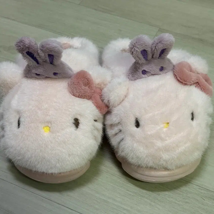 [BUNJANG] Hello Kitty Rabbit Fur Slippers / 헬로키티 토끼 털 슬리퍼 크로스(250)
