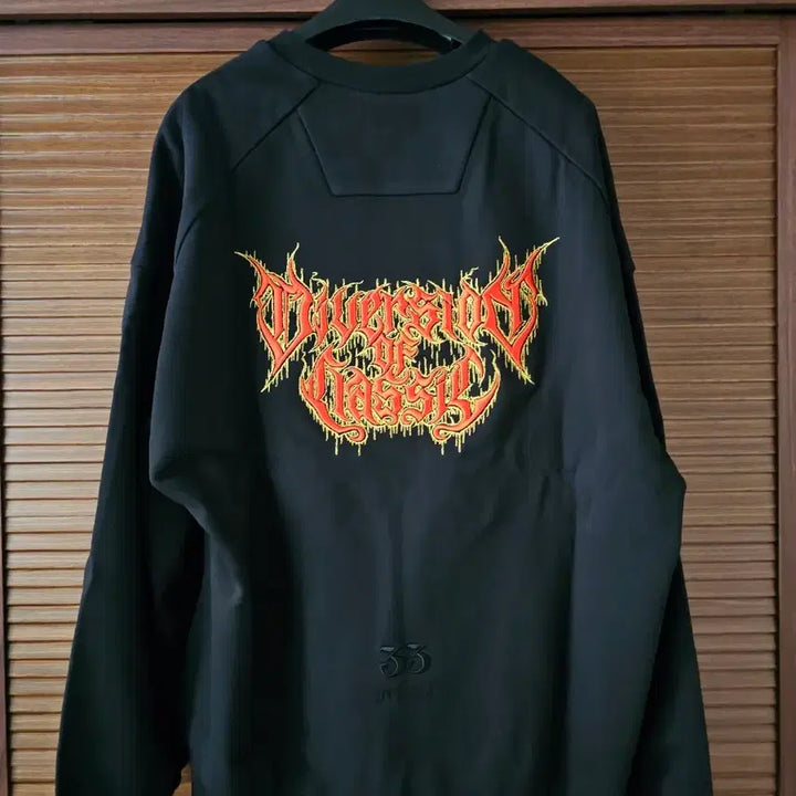 [BUNJANG] Junji Collaboration Embroidered Sweatshirt M / 준지 콜라보 자수 맨투맨 M