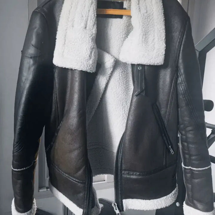 [BUNJANG] Unisex Faux Shearling Jacket / 무스탕