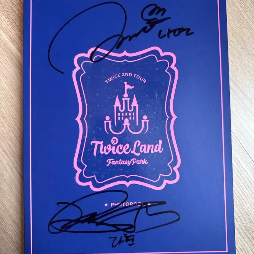 [BUNJANG] Twice Nayeon Dahyun Autographed Photobook / 트와이스 Twice Land 나연 다현 친필 싸인 포토북