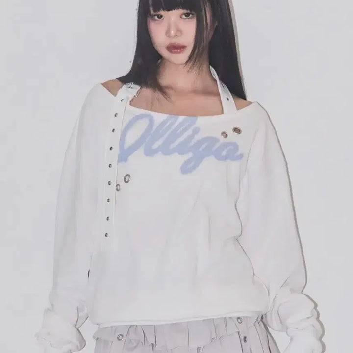 [BUNJANG] Illygo 129 Buckle Off-Shoulder Sweatshirt White / 일리고 129 버클 오프숄더 맨투맨 화이트