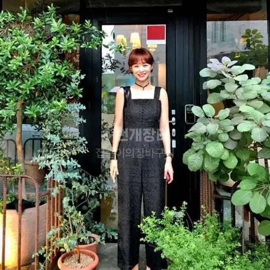 [BUNJANG] 가격인하 임블리 프리미엄 펀칭레이스 점프수트 블랙.아이보리 / 가격인하 임블리 프리미엄 펀칭레이스 점프수트 블랙.아이보리