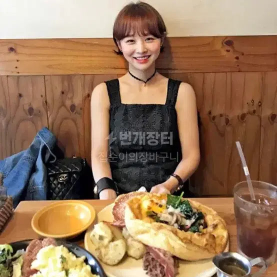 [BUNJANG] 가격인하 임블리 프리미엄 펀칭레이스 점프수트 블랙.아이보리 / 가격인하 임블리 프리미엄 펀칭레이스 점프수트 블랙.아이보리