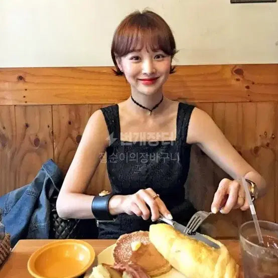 [BUNJANG] 가격인하 임블리 프리미엄 펀칭레이스 점프수트 블랙.아이보리 / 가격인하 임블리 프리미엄 펀칭레이스 점프수트 블랙.아이보리