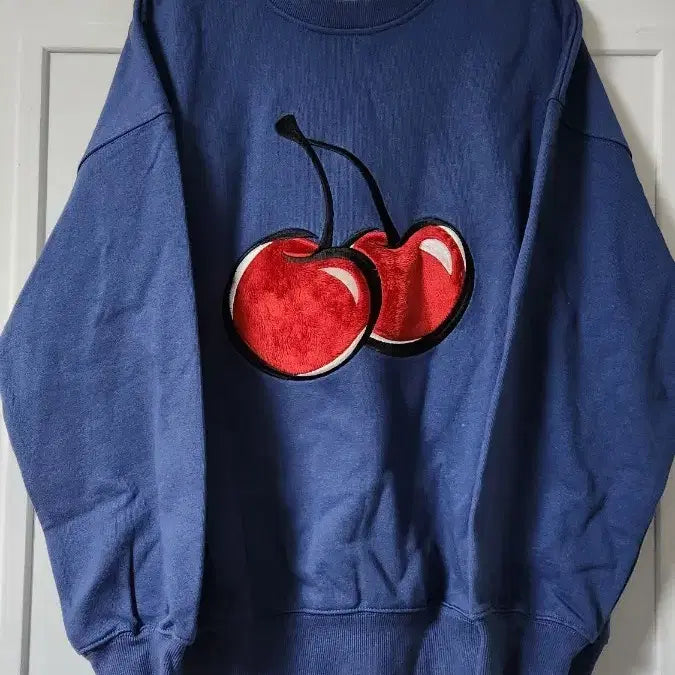 [BUNJANG] Kirsh Big Cherry Fleece Sweatshirt Navy / 키르시 빅체리 기모맨투맨 네이비