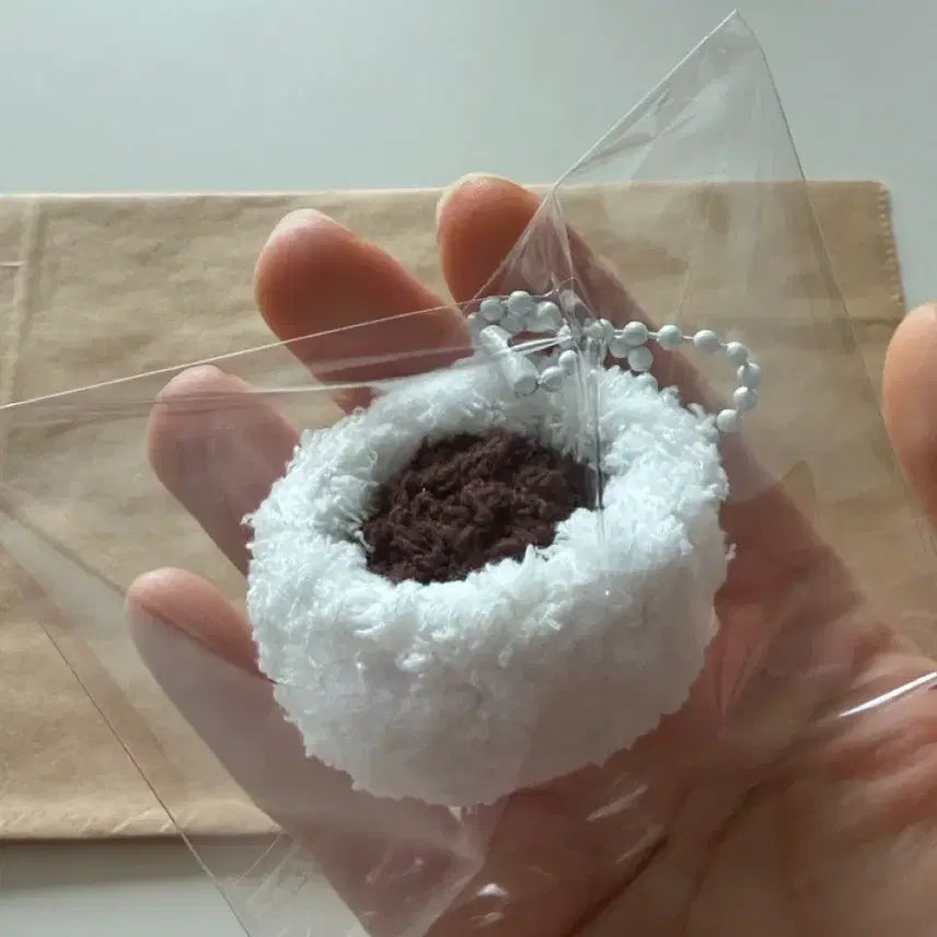[BUNJANG] Chapsal Tteok Crochet Keyring / 착 붙는 찹쌀떡 뜨개키링