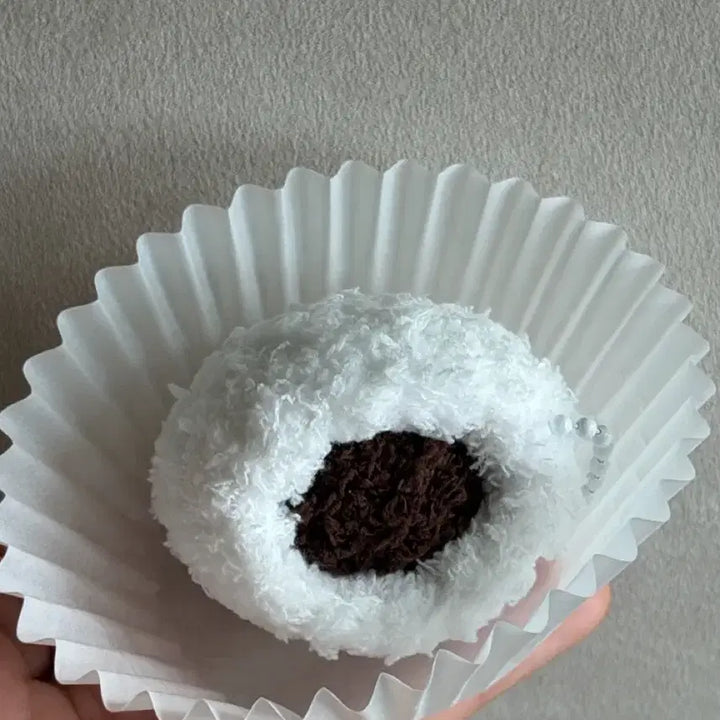 [BUNJANG] Chapsal Tteok Crochet Keyring / 착 붙는 찹쌀떡 뜨개키링