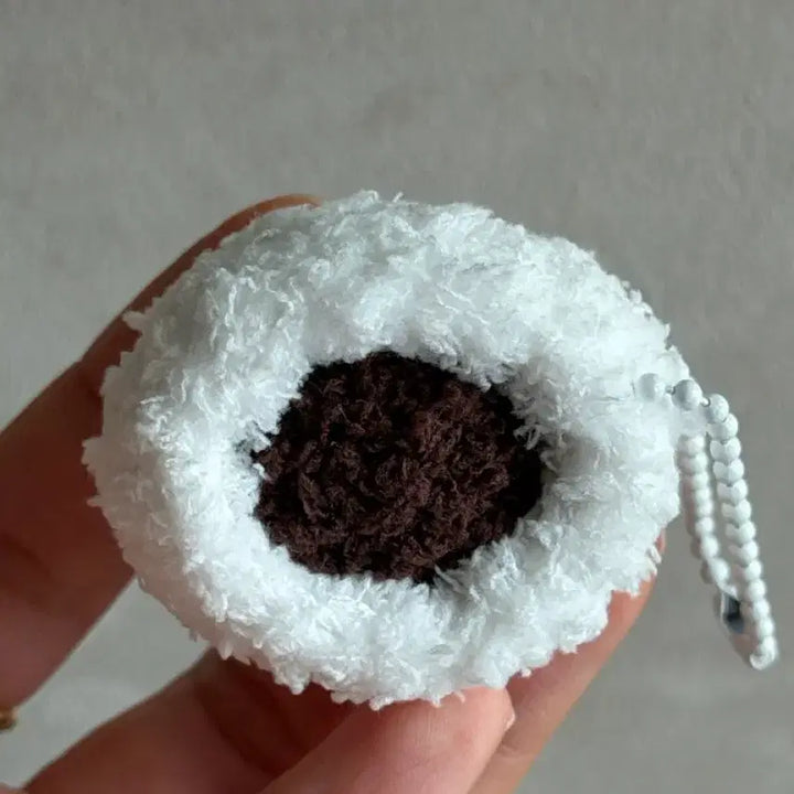 [BUNJANG] Chapsal Tteok Crochet Keyring / 착 붙는 찹쌀떡 뜨개키링