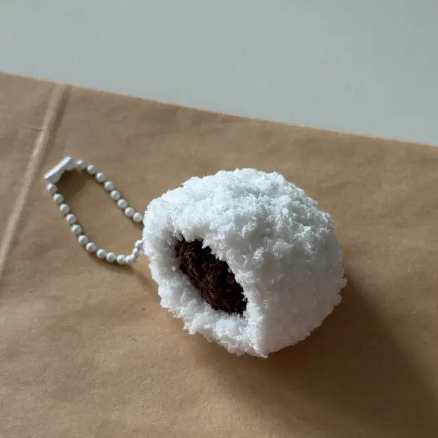 [BUNJANG] Chapsal Tteok Crochet Keyring / 착 붙는 찹쌀떡 뜨개키링