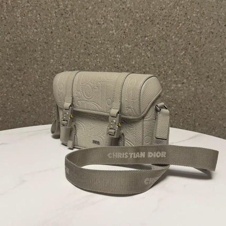 [BUNJANG] Dior Oblique Hit The Road Messenger Bag / 디올 오블리크 힛더로드 메신저백 플랩 스트랩백