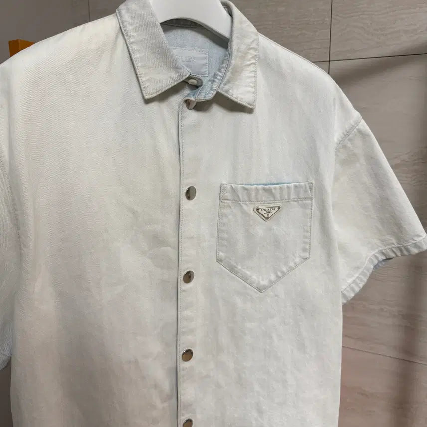[BUNJANG] Prada Denim Short Sleeve Shirt / [L사이즈]프라다 삼각로고 데님 반팔 셔츠