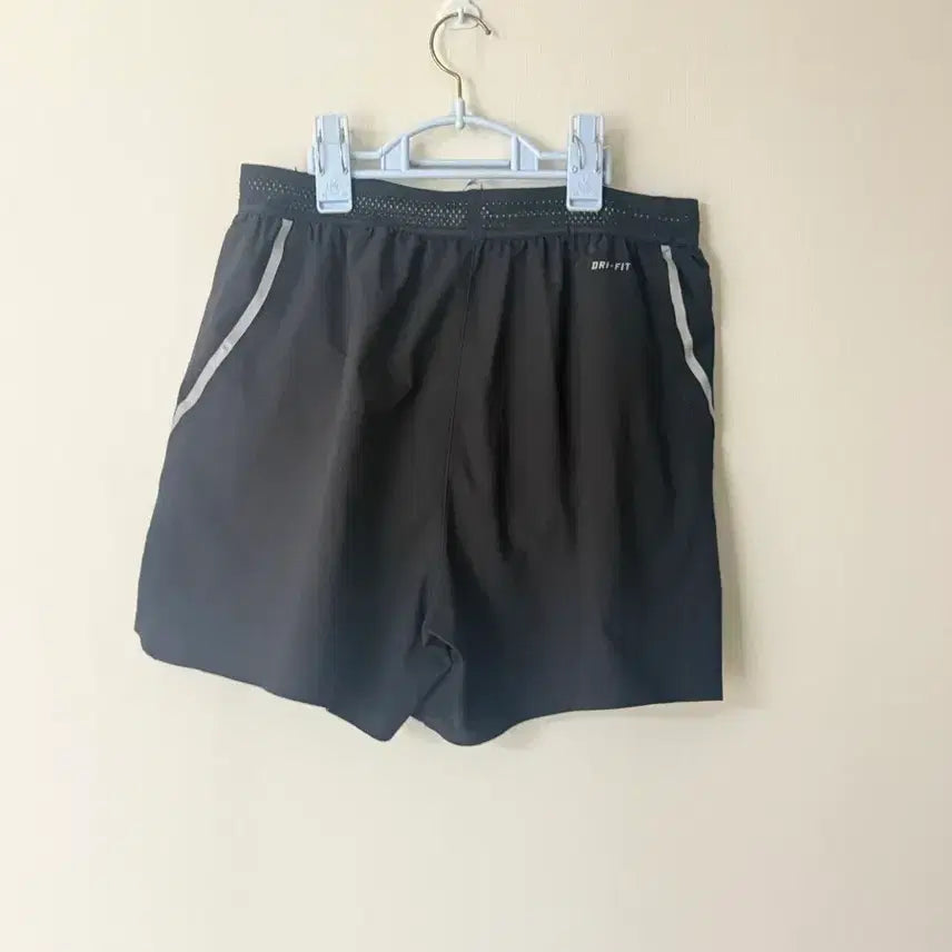 [SOLD OUT] 나이키 드라이핏 템포 숏팬츠 남자L