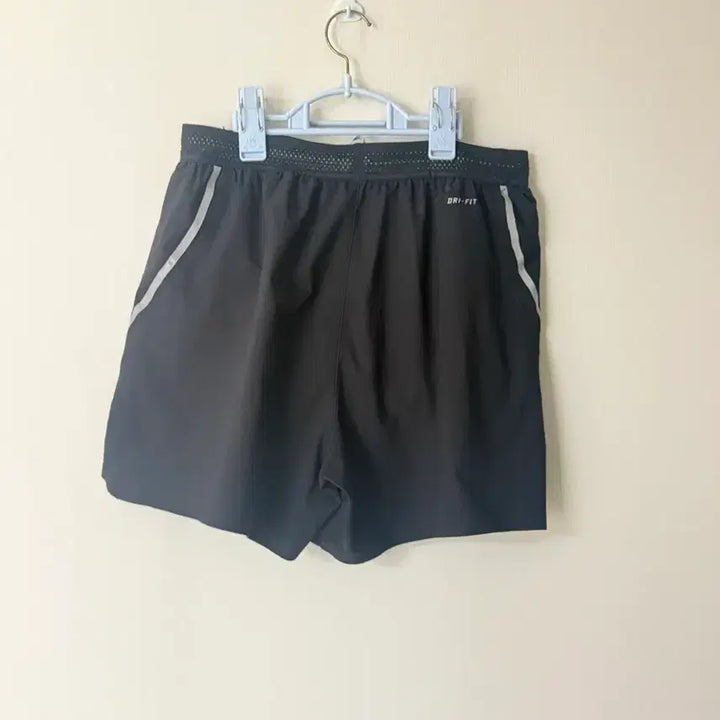 [SOLD OUT] 나이키 드라이핏 템포 숏팬츠 남자L