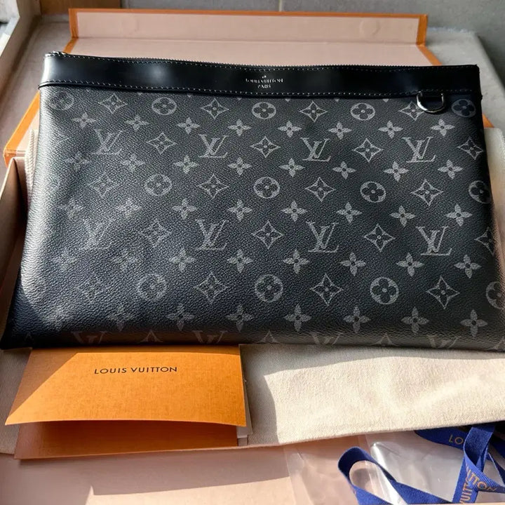 [BUNJANG] Louis Vuitton Discovery Pochette Monogram Eclipse Clutch / (새상품급) 루이비통 디스커버리 포쉐트 모노그램 이클립스 클러치