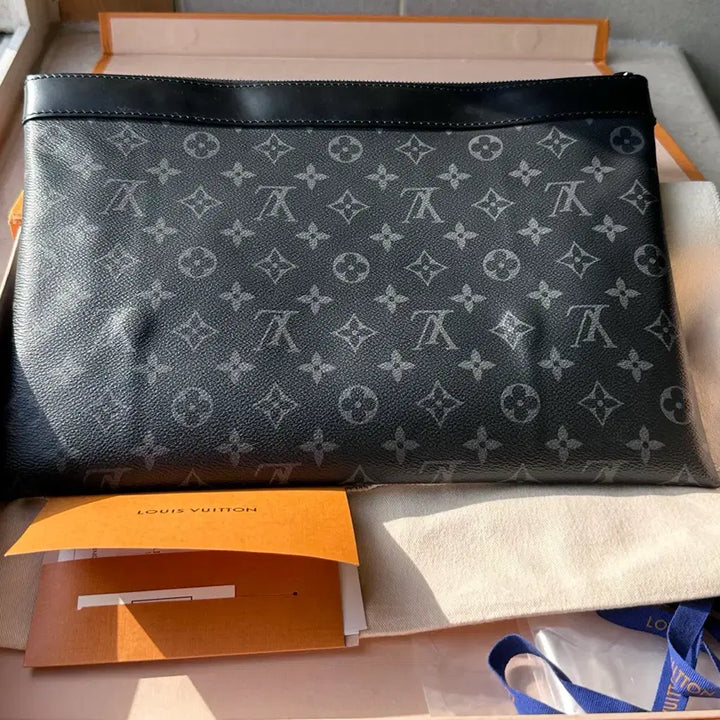 [BUNJANG] Louis Vuitton Discovery Pochette Monogram Eclipse Clutch / (새상품급) 루이비통 디스커버리 포쉐트 모노그램 이클립스 클러치