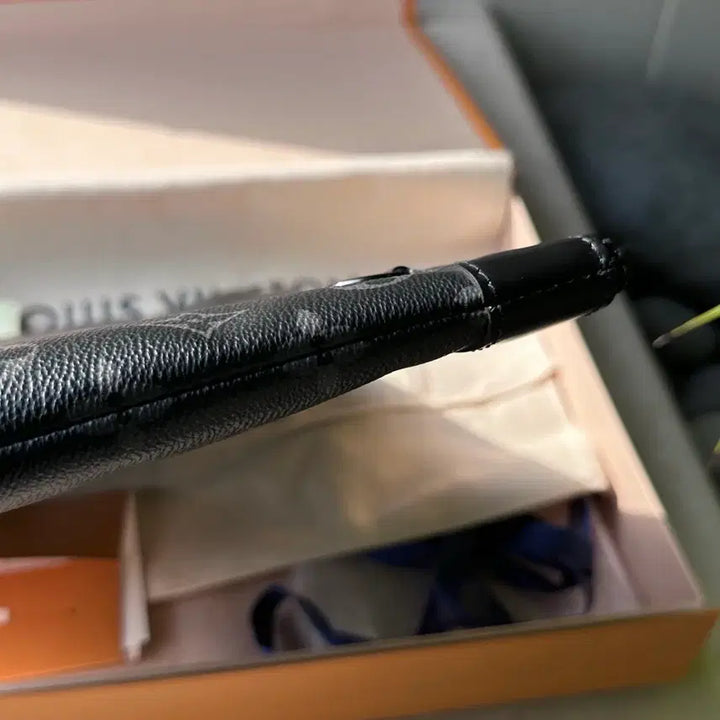 [BUNJANG] Louis Vuitton Discovery Pochette Monogram Eclipse Clutch / (새상품급) 루이비통 디스커버리 포쉐트 모노그램 이클립스 클러치