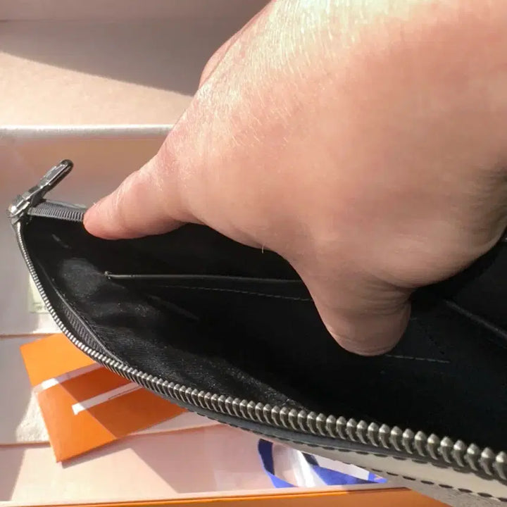 [BUNJANG] Louis Vuitton Discovery Pochette Monogram Eclipse Clutch / (새상품급) 루이비통 디스커버리 포쉐트 모노그램 이클립스 클러치