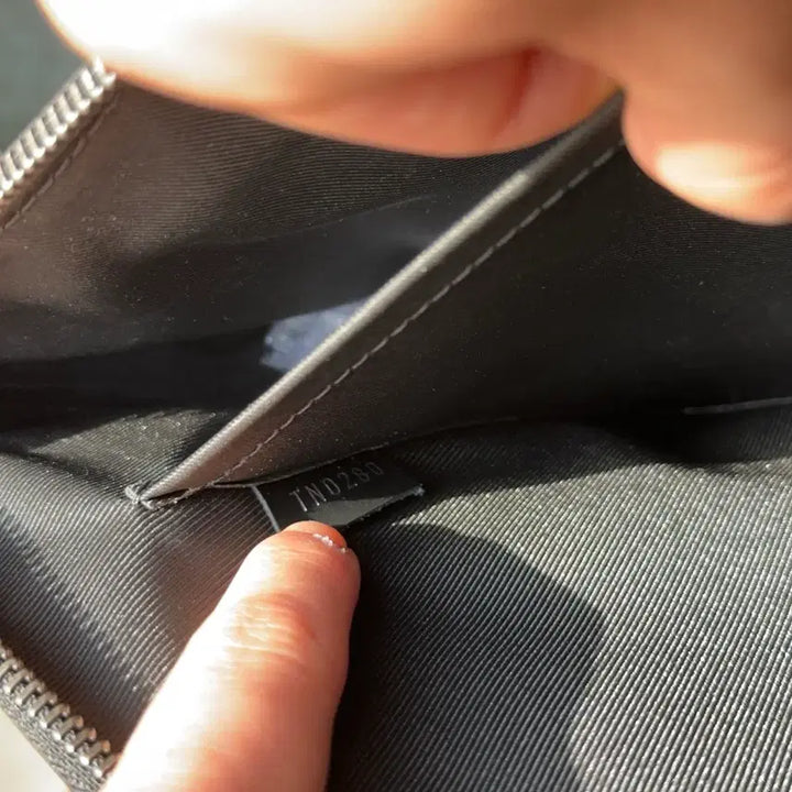 [BUNJANG] Louis Vuitton Discovery Pochette Monogram Eclipse Clutch / (새상품급) 루이비통 디스커버리 포쉐트 모노그램 이클립스 클러치