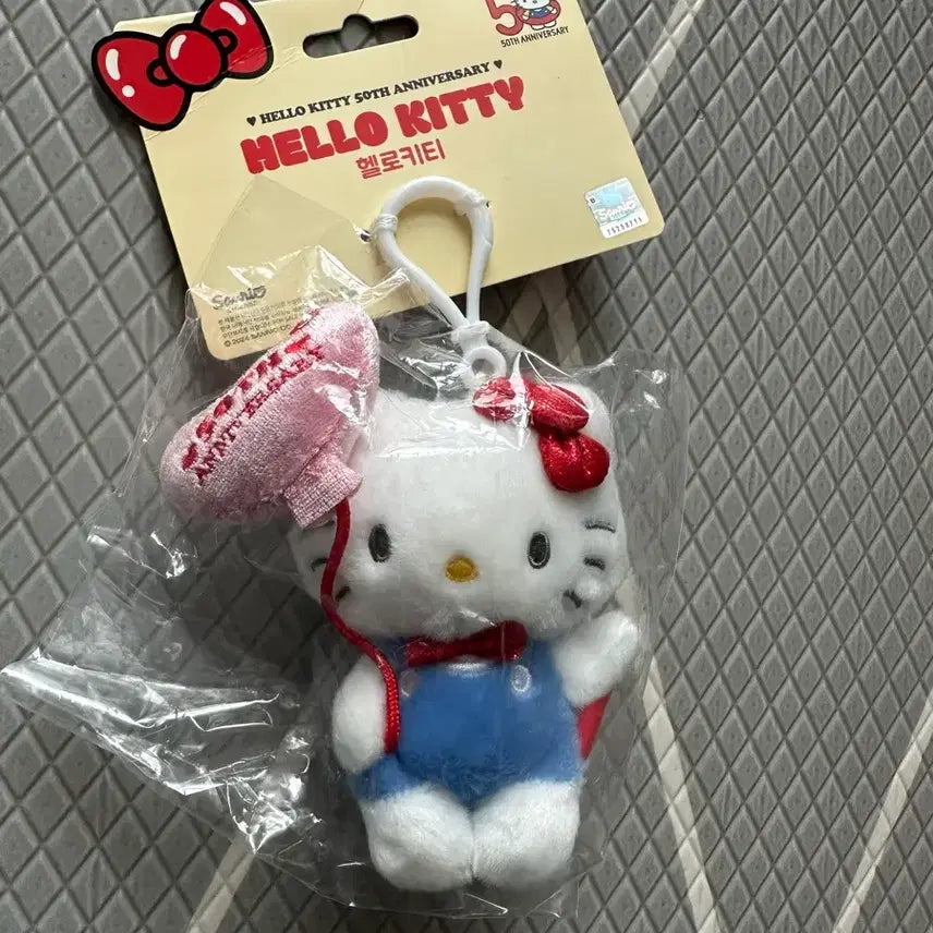 [BUNJANG] Hello Kitty 50th Anniversary Keyring / 헬로키티 50주년 인형 키링(미사용)