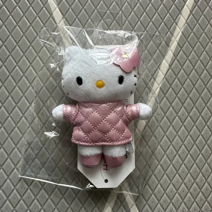 [BUNJANG] Hello Kitty 50th Anniversary Keyring / 헬로키티 50주년 키링 퀼팅 (새상품)
