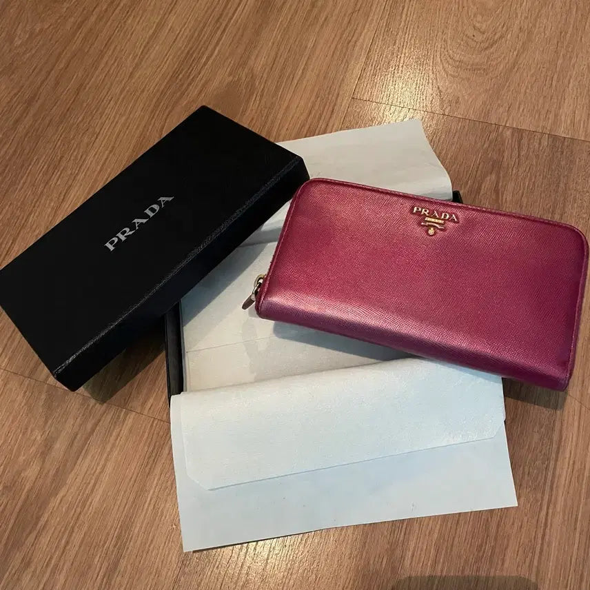 [BUNJANG] Prada Metallic Logo Long Wallet / 프라다 메탈릭 장지갑 지퍼돌이