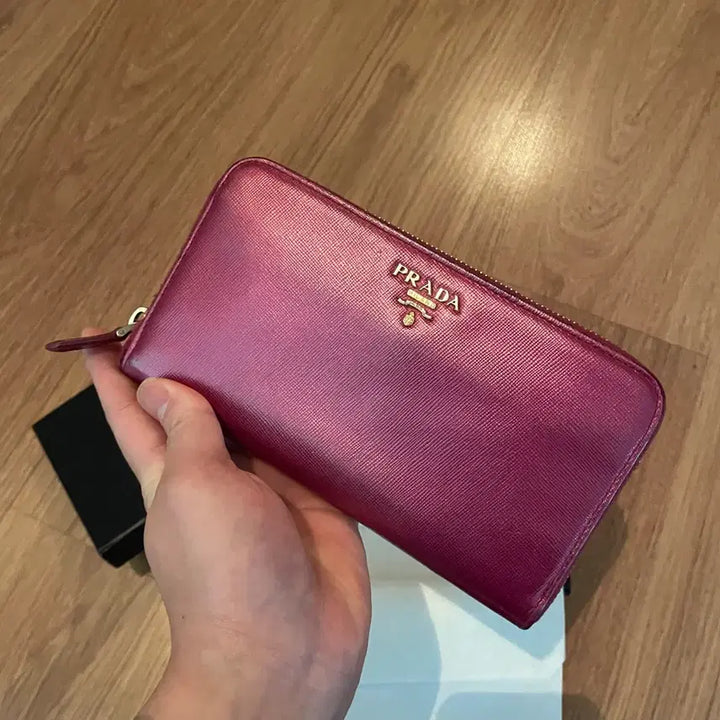 [BUNJANG] Prada Metallic Logo Long Wallet / 프라다 메탈릭 장지갑 지퍼돌이