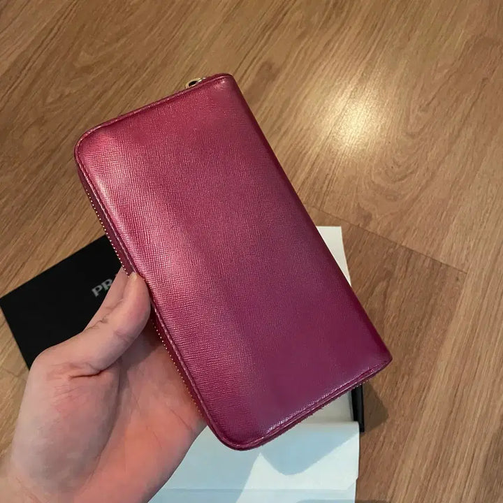 [BUNJANG] Prada Metallic Logo Long Wallet / 프라다 메탈릭 장지갑 지퍼돌이