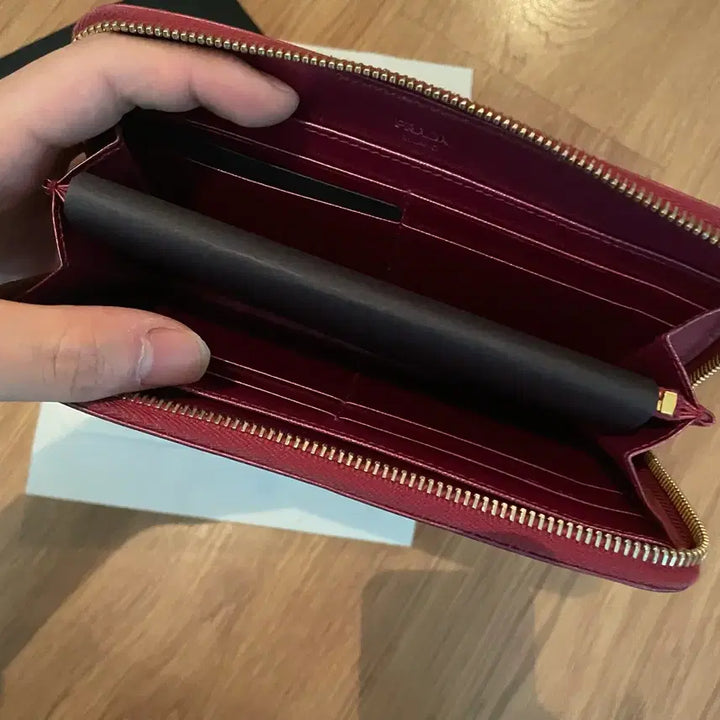 [BUNJANG] Prada Metallic Logo Long Wallet / 프라다 메탈릭 장지갑 지퍼돌이