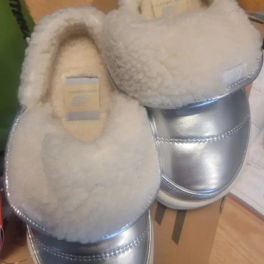 [BUNJANG] New Balance Mule Slipper Silver Fur Winter Shoes / 뉴발란스 뮬 슬리퍼 실버 퍼 방한화