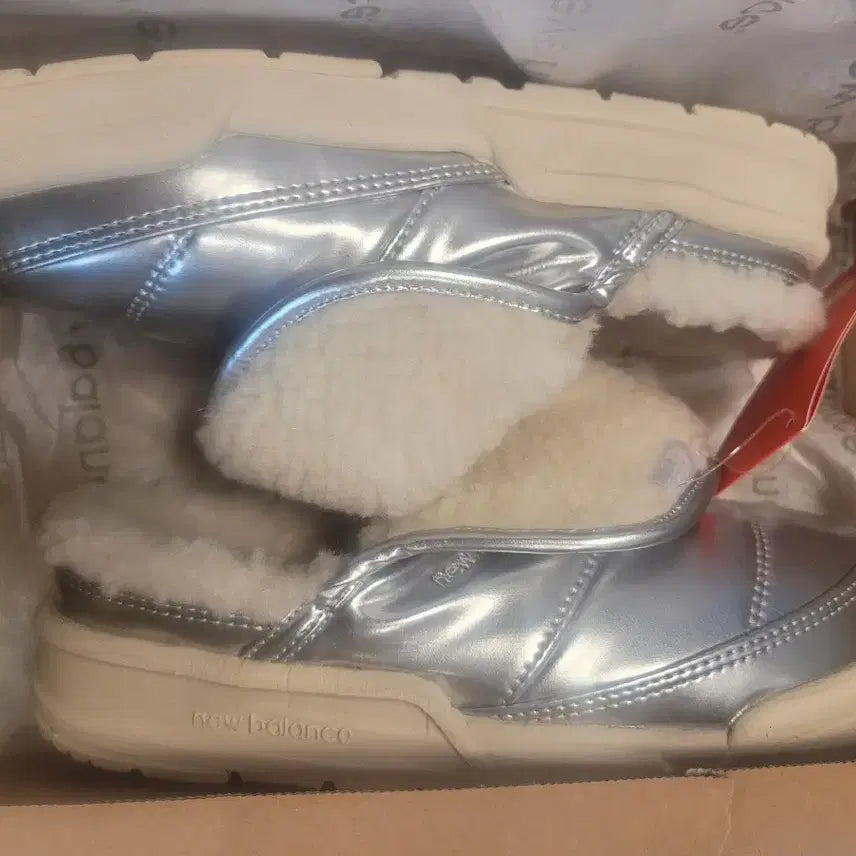 [BUNJANG] New Balance Mule Slipper Silver Fur Winter Shoes / 뉴발란스 뮬 슬리퍼 실버 퍼 방한화