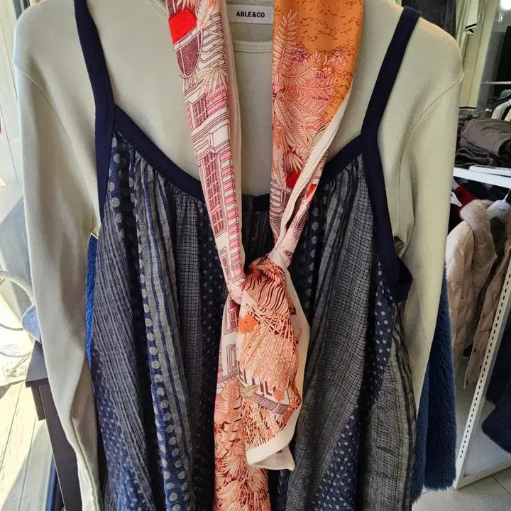 [BUNJANG] Unspecified Group Pattern Scarf (Pink Beige) / 패턴 스카프 핑크 베이지