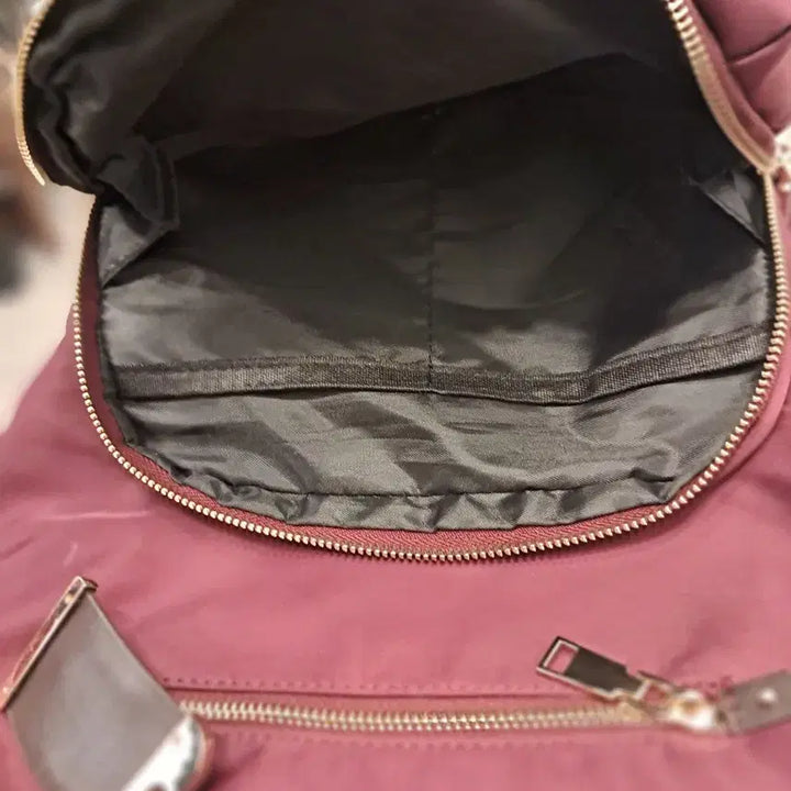 [BUNJANG] Black Faux Leather Backpack with Studs / 블랙 인조가죽 백팩입니다전면에 스터드 장식이 있어 캐주얼하면서도 포인트