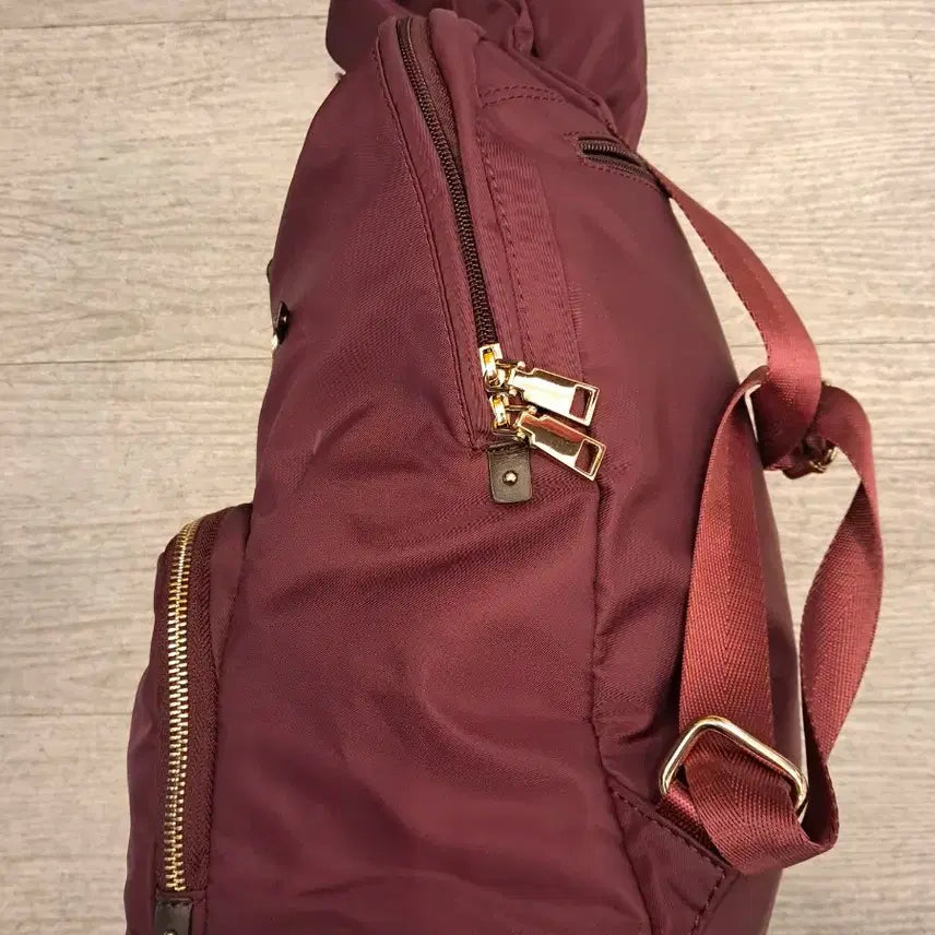[BUNJANG] Black Faux Leather Backpack with Studs / 블랙 인조가죽 백팩입니다전면에 스터드 장식이 있어 캐주얼하면서도 포인트
