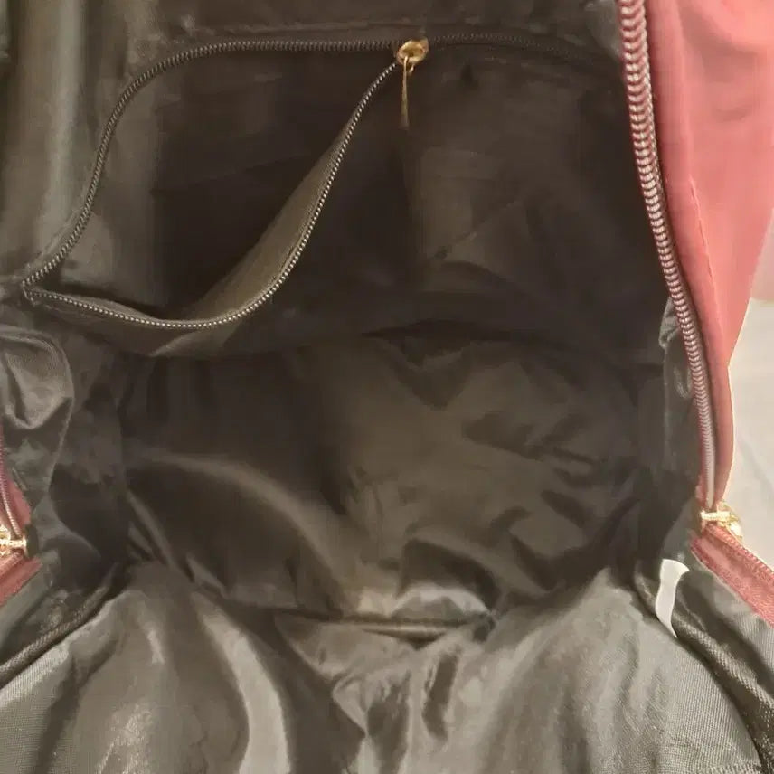 [BUNJANG] Black Faux Leather Backpack with Studs / 블랙 인조가죽 백팩입니다전면에 스터드 장식이 있어 캐주얼하면서도 포인트